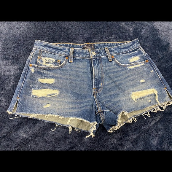 Abercrombie & Fitch Pants - 💥PRICE⬇️ 
Abercrombie & Fitch  -  Blue Jean Shorts - size 30/10
